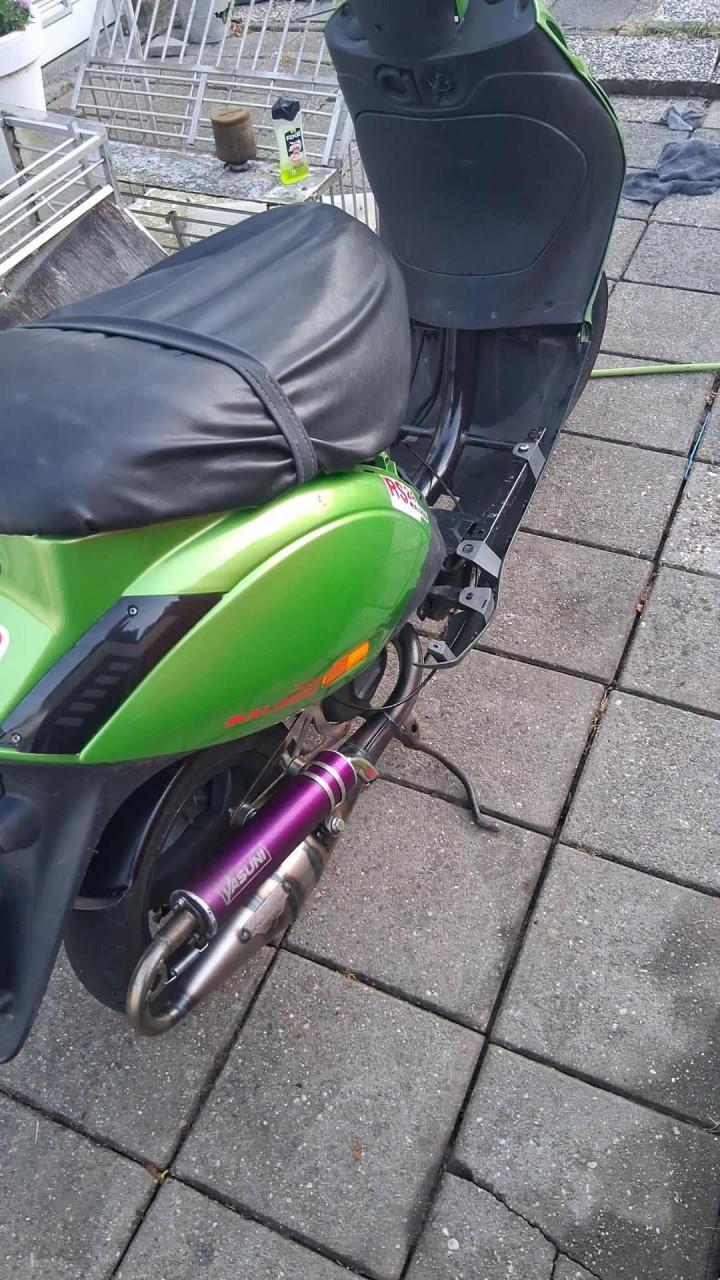 Zip SP 70cc zonder papieren alles stage 1 en alles malossi yasuni uitlaat