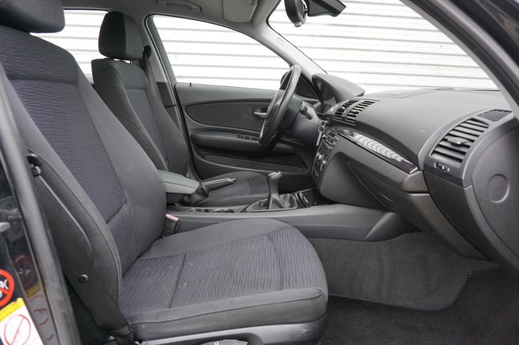 BMW 1 Serie 116i airco / elektr. ramen / parkeers. / lm velgen / apk t/m 09