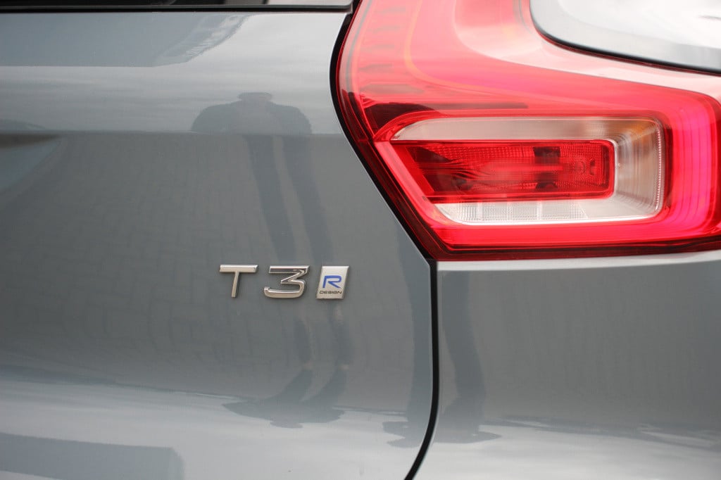 Volvo XC40 1.5 t3 r-design | elec. trekhaak | camera | half leder