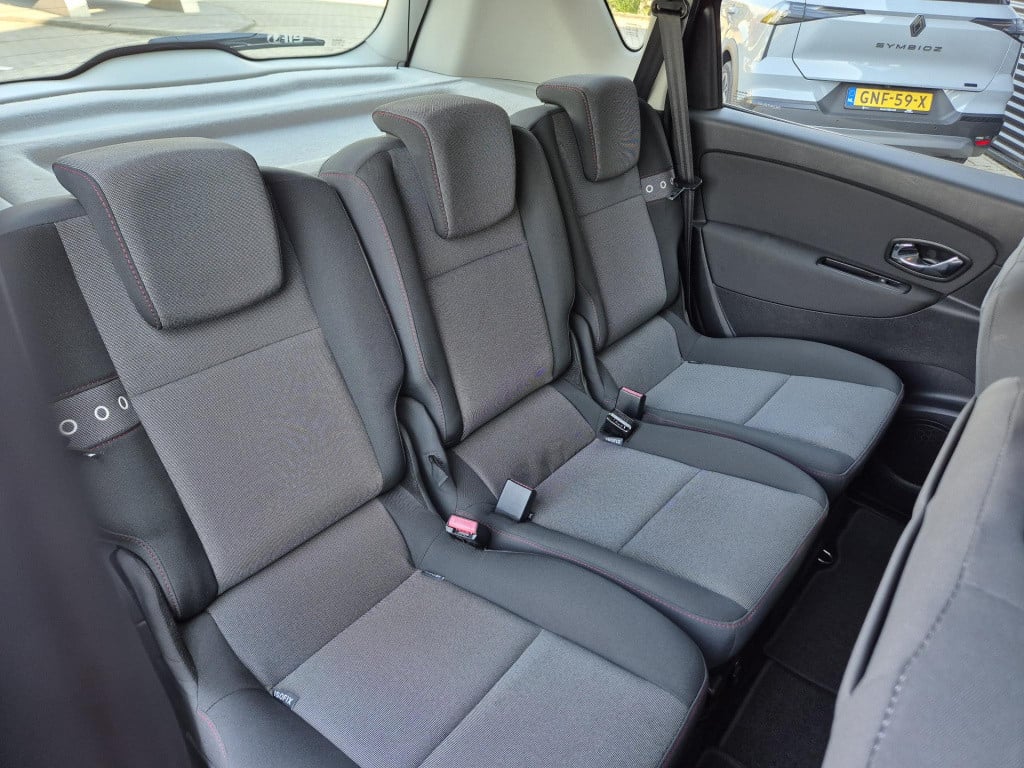 Renault Scenic 1.6 110 expression navigatie, clima, trekhaak, all seasonban