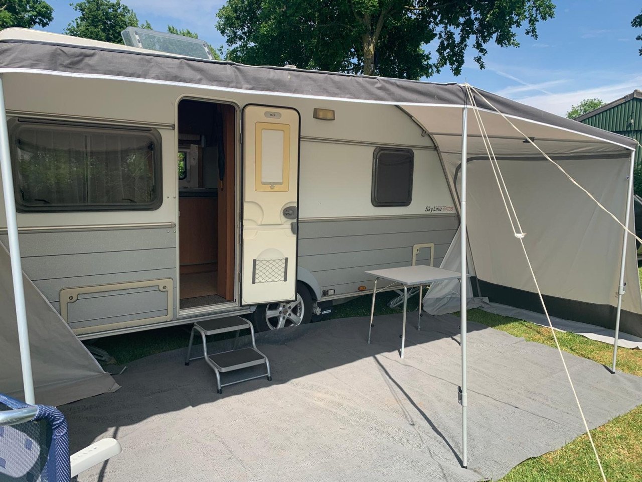 Caravan Kip Skyline 44 TDB Aircool Edition uit 2008
