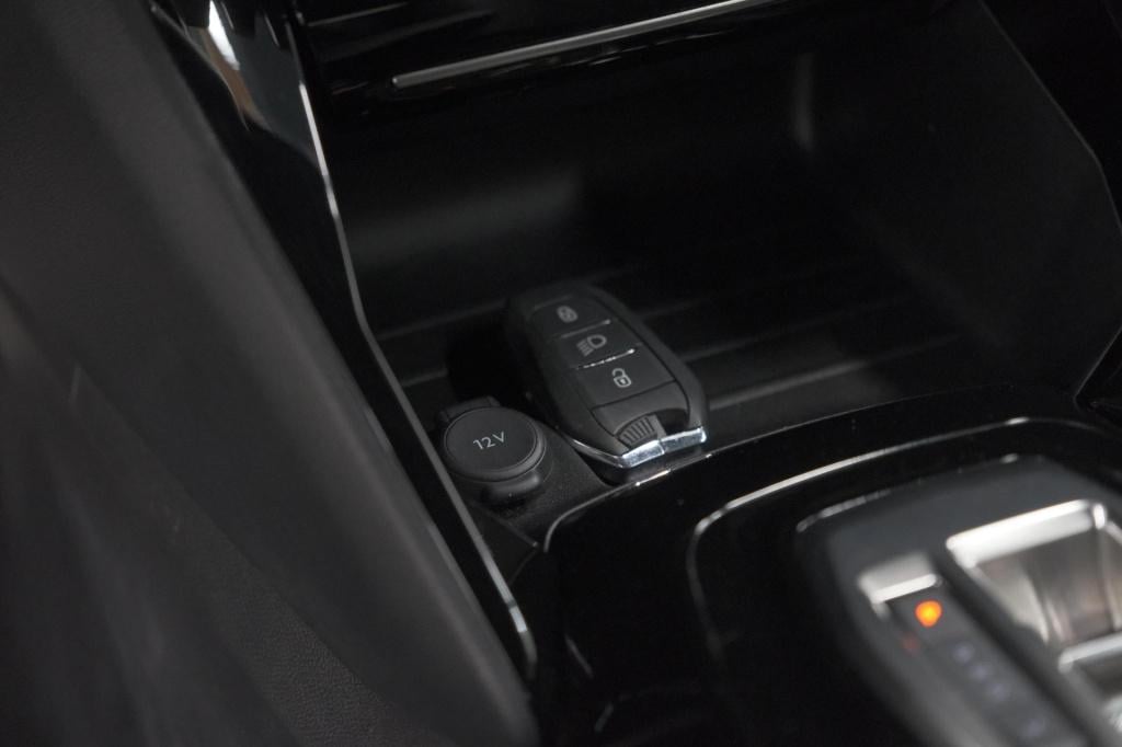 Peugeot 208 1.2 hybrid 145 e-dcs6 gt | alcantara pakket | camera | apple ca