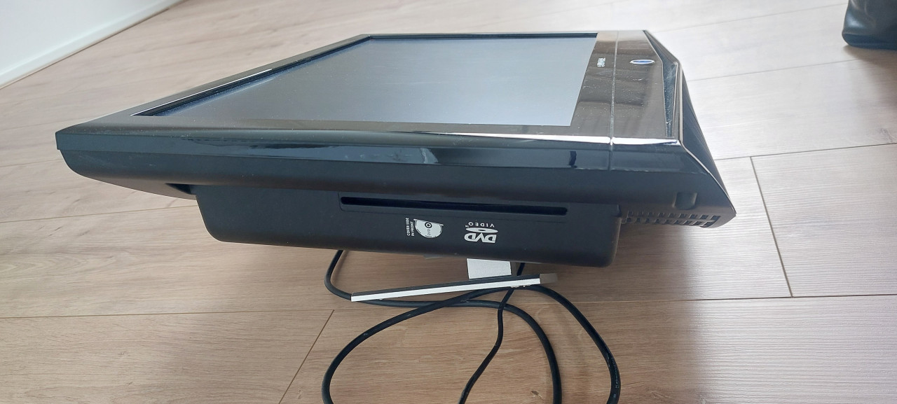 Flatscreen met dvd speler incl. Bevestigingsbeugel 48cmx35cm