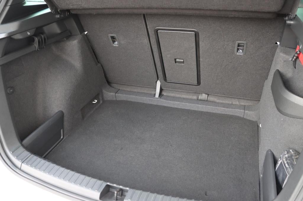 Skoda Karoq 1.5 tsi sportline 150pk dsg7 voor+achterbankverwarming | stuurv