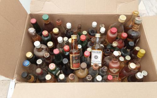 Mini drankflesjes ongeveer 60 stuks