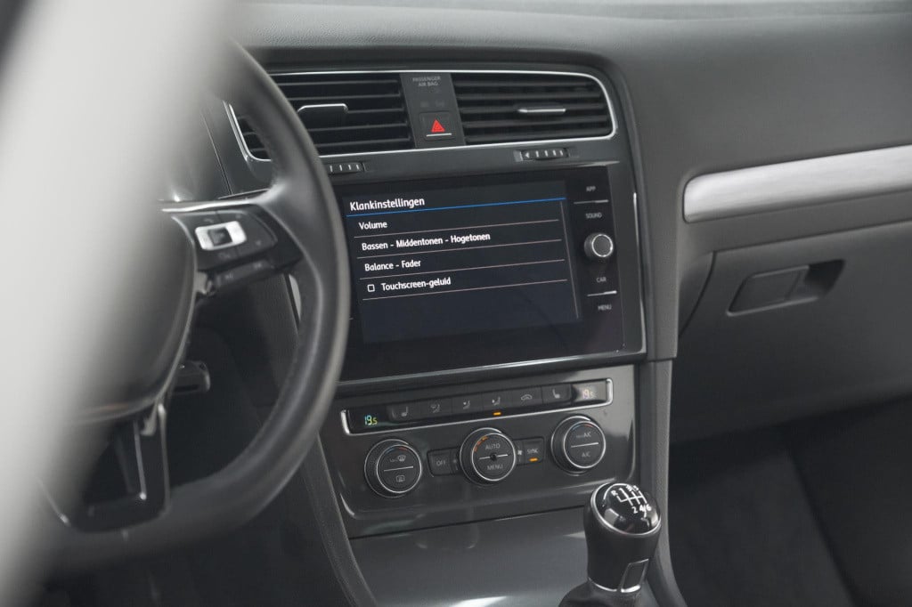 Volkswagen Golf 1.0 tsi 110pk highline | adaptieve cruise control | apple c