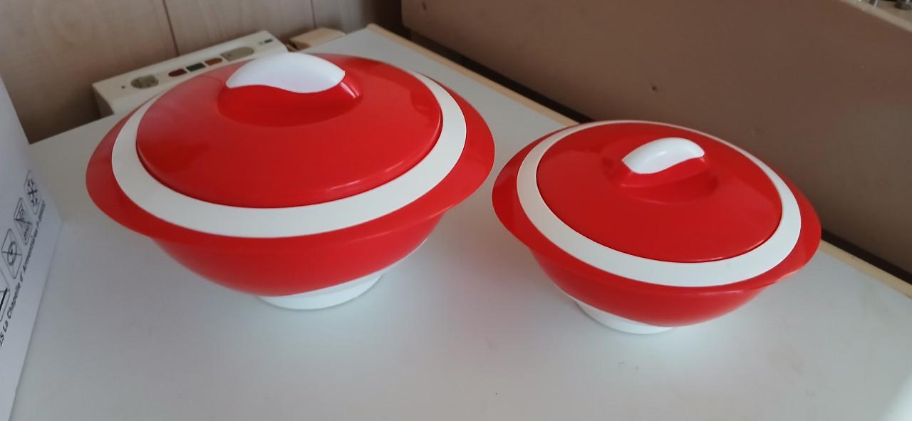 2 kunstof rood/ witte schalen nieuw!!
