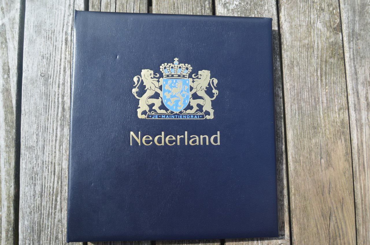 DAVO ll De luxe met zegels (Niet compleet) 1945 - 1970