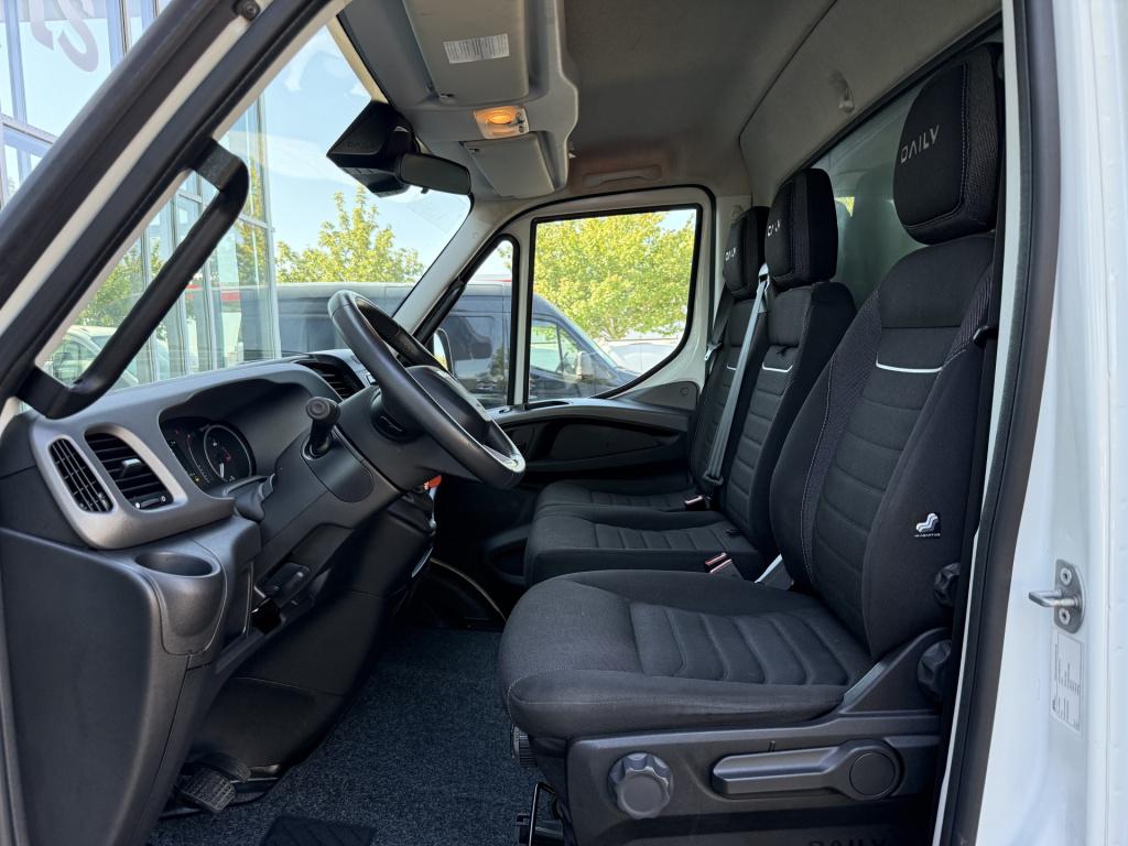 Iveco Daily 35c18h 3.0 bakwagen met laadklep | zijdeur | trekhaak | dubbel 