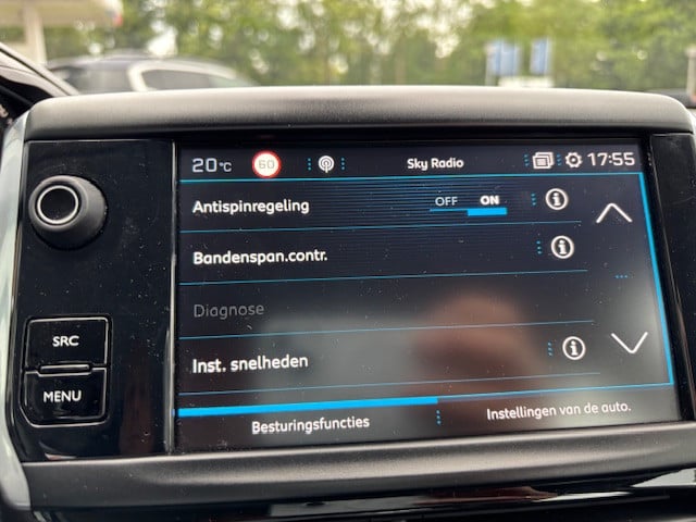 Peugeot 208 blue l. allure 1.2 pt-82pk | navigatie & bluetooth & applecarpl