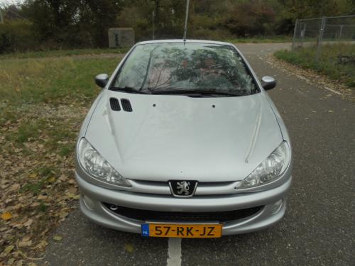 206 Cabriolet vol leer nette auto  met N.A.P en Apk € 1795