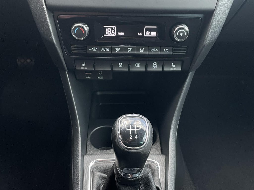 Skoda Rapid 1.2 tsi 66kw hatchback h5 edition