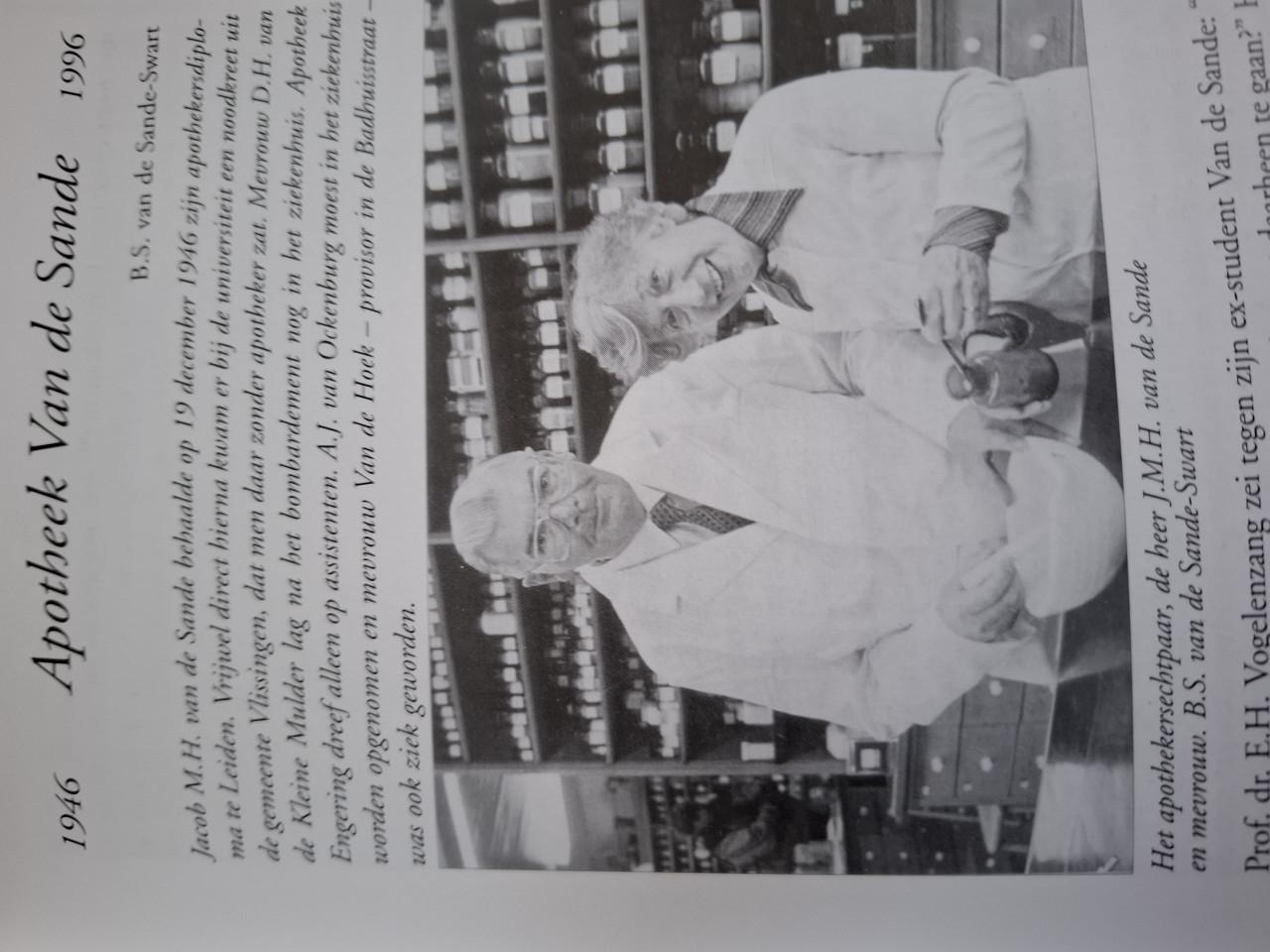 Apotheek aan der Badhuisstraat 100 jaar