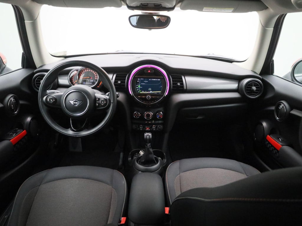 Mini Cooper mini 1.5 | lmv | parkeer sensoren | navigatie | airco | cruise 
