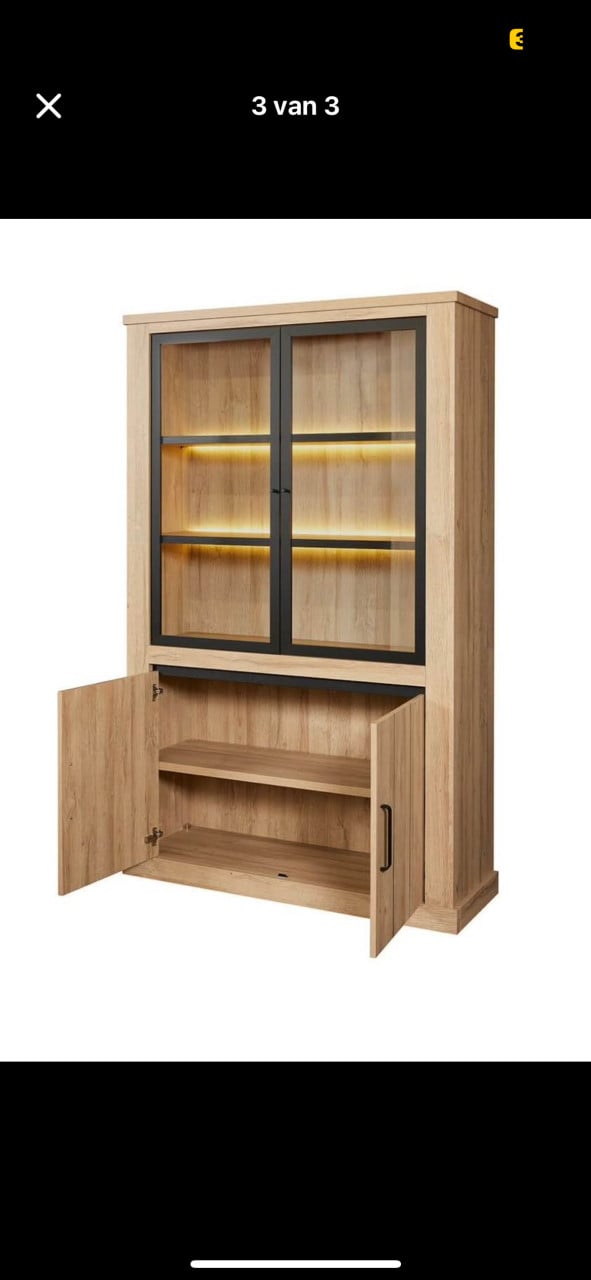 Vitrinekast met verlichting 135/48/220