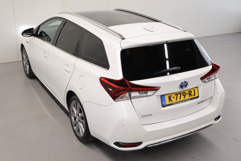 Toyota Auris touring sports 1.8 hybrid lease pro