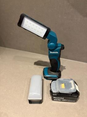 Makita Led lamp body met 18V 5,0Ah accu zgan!