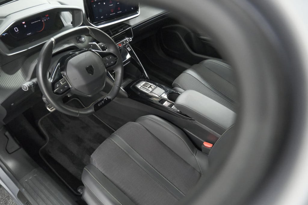 Peugeot 2008 puretech 130 eat8 gt | 360 camera | adaptieve cruise control |