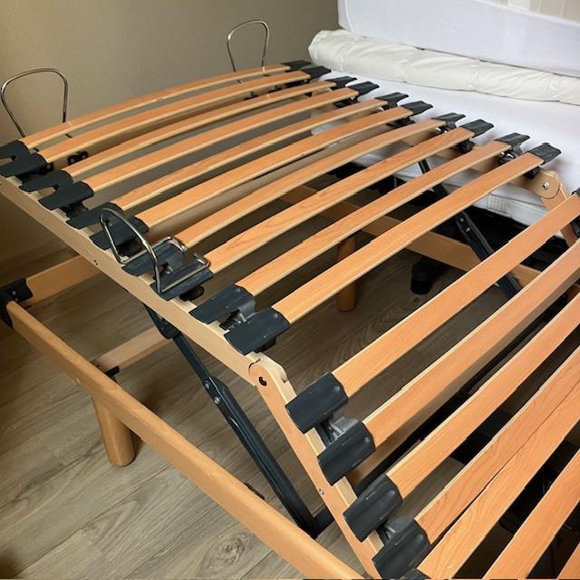 Bed met verstelbare lattenbodem ( direct beschikbaar )