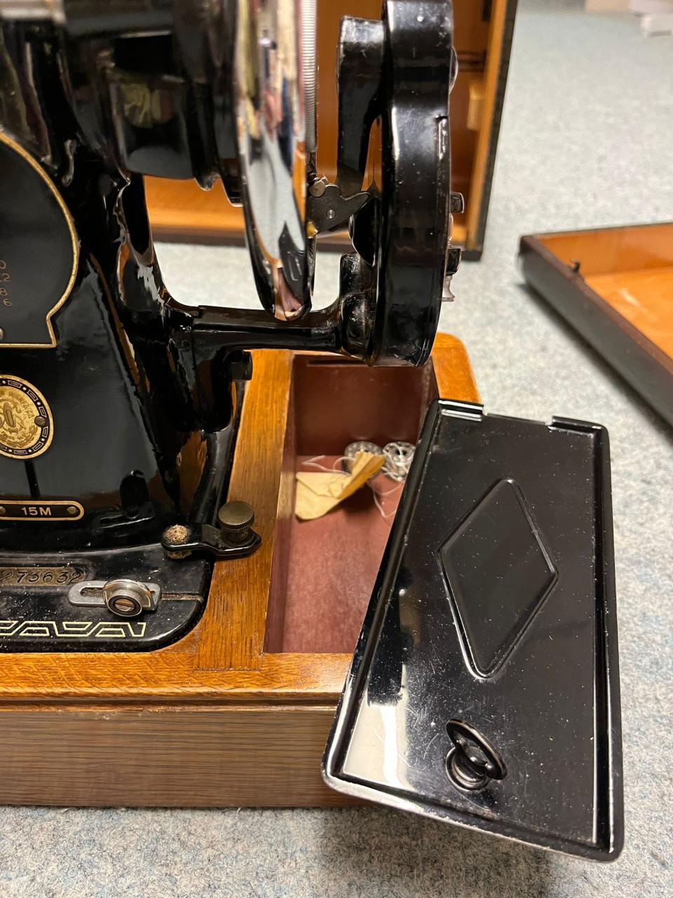 Singer M 15 hand naaimachine compleet