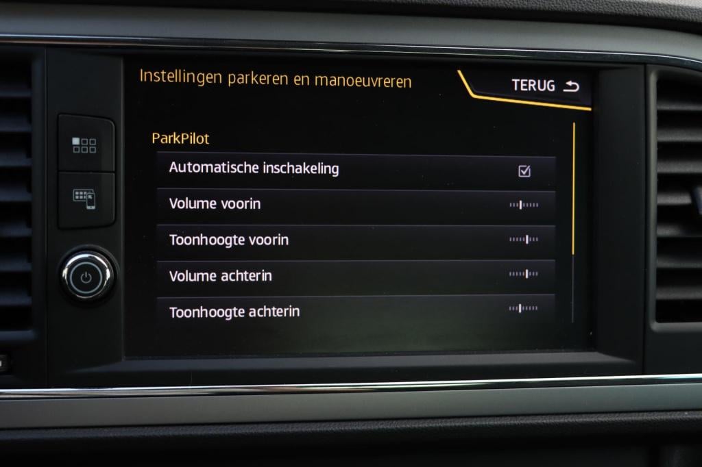 Seat Leon 1.0 ecotsi style business intense 115pk