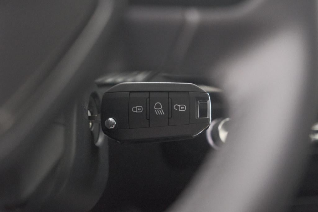Peugeot 208 1.2 hybrid 110 e-dcs6 style | direct leverbaar | apple carplay 