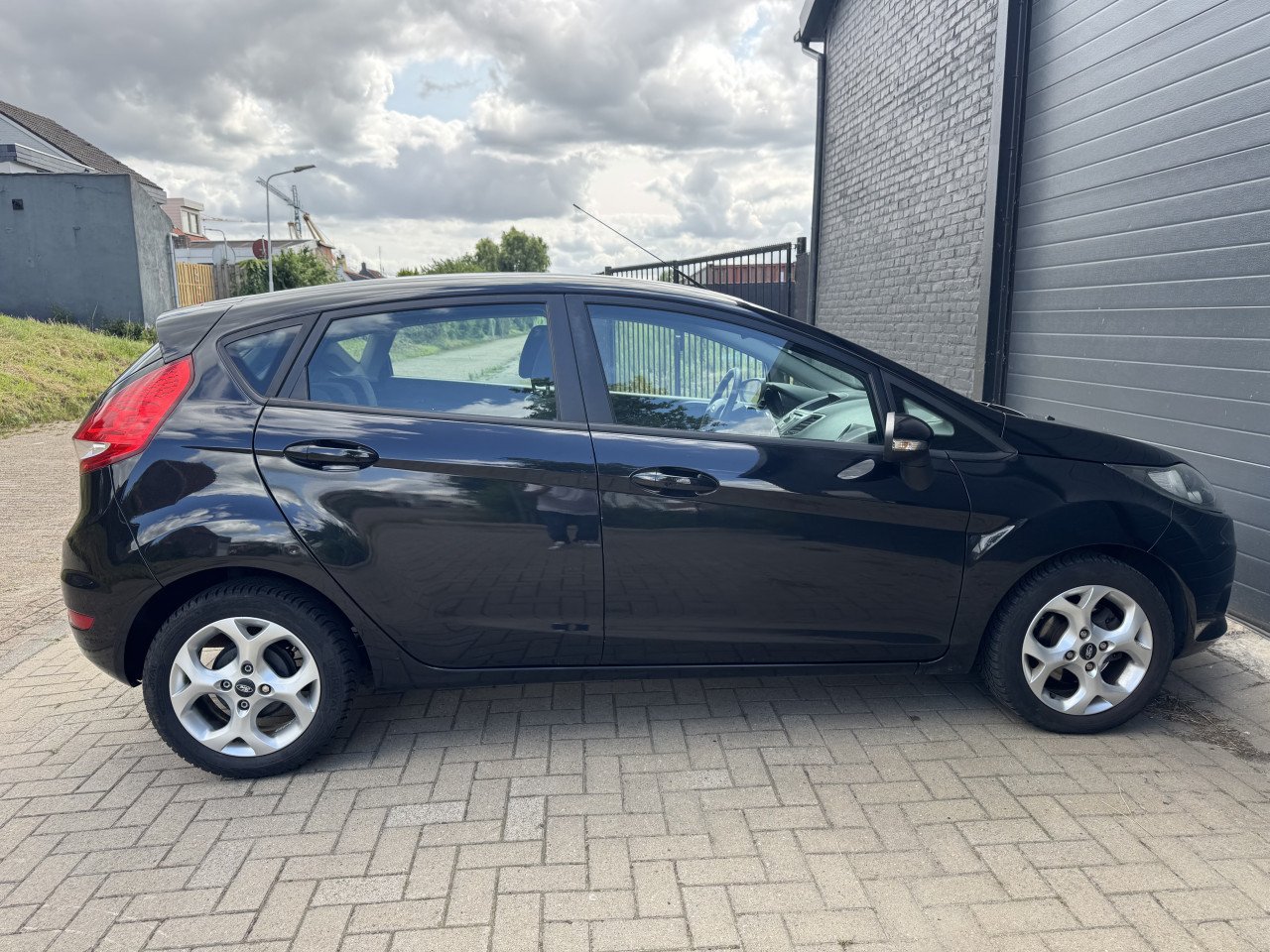 Ford Fiesta 1.25 44KW Ghia 5DRS 2010 Zwart Airco Apk Nap