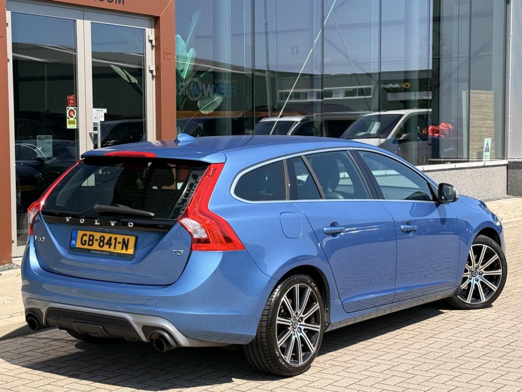 Volvo V60 1.6 t3 r-design | afn trekhaak | cruise | parkeersensoren | bluet