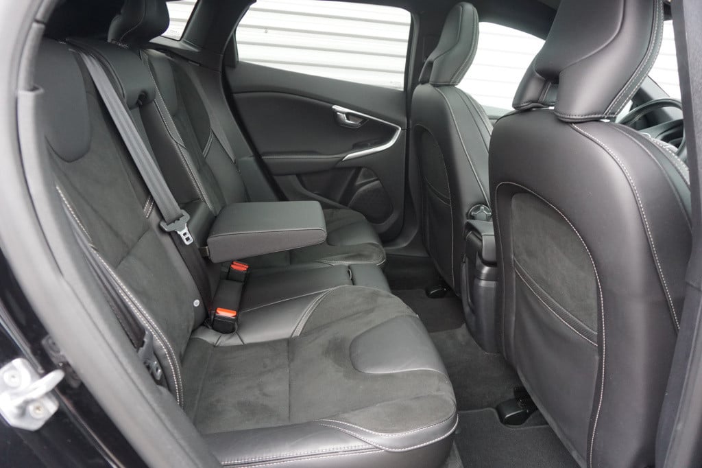 Volvo V40 1.5 t3 polar+ sport automaat / climate / navi / cruise / lane ass