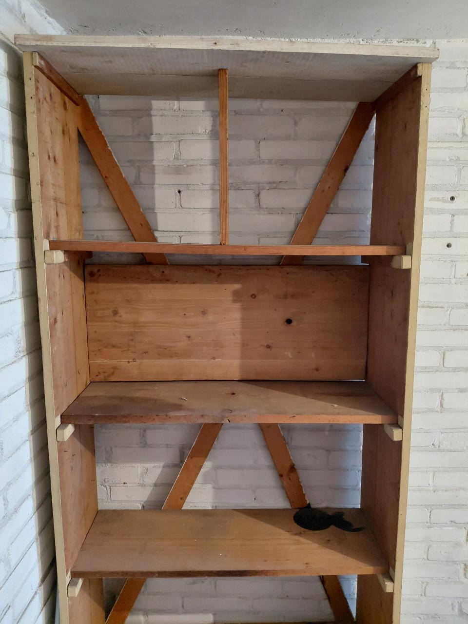 Gratis af te halen: houten kast