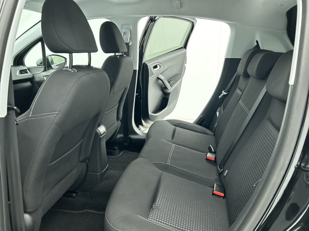 Peugeot 208 82 pk allure | rijklaar |