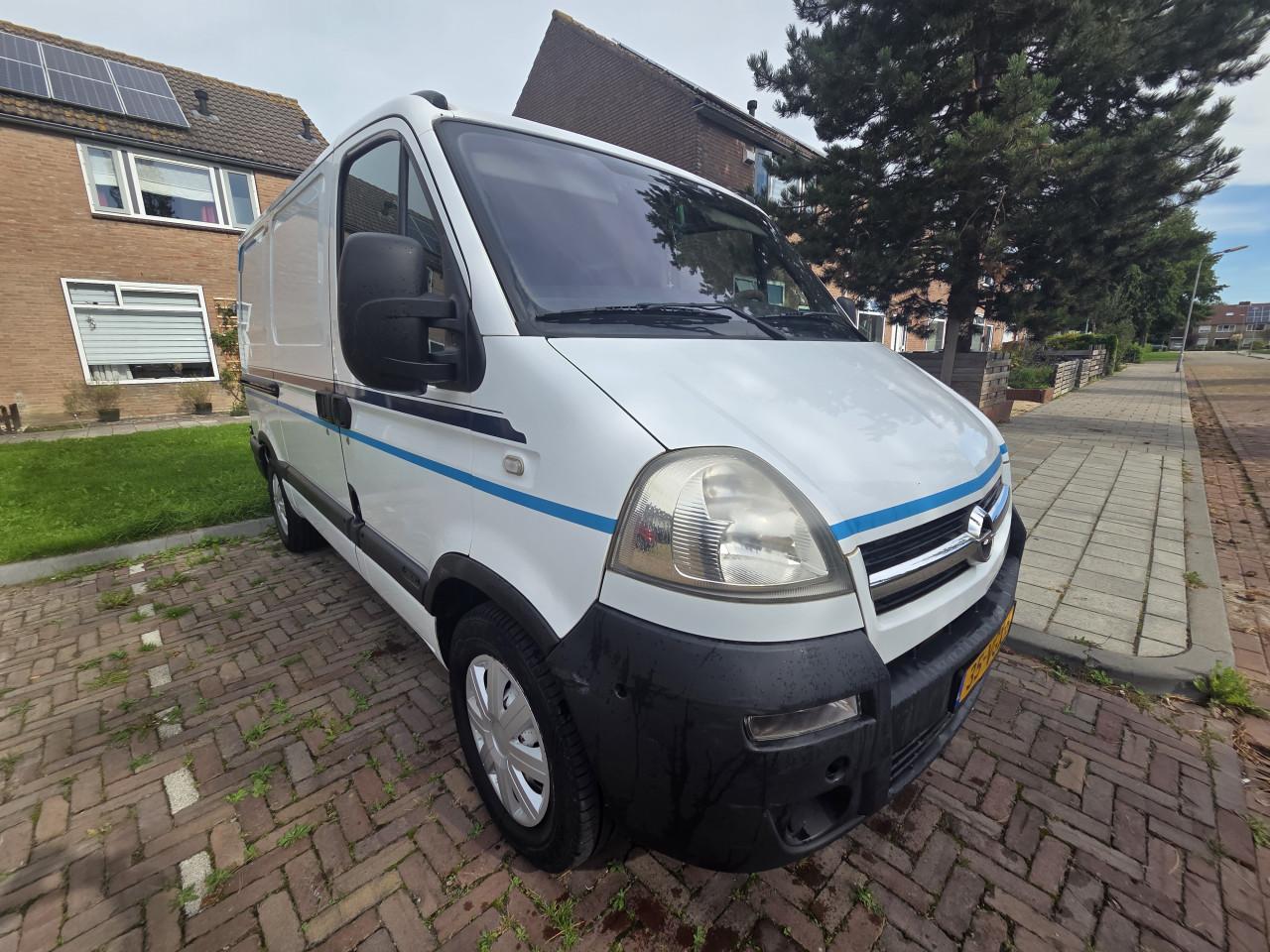 Opel movan 2.5cdti 74 kw l1h1 2007