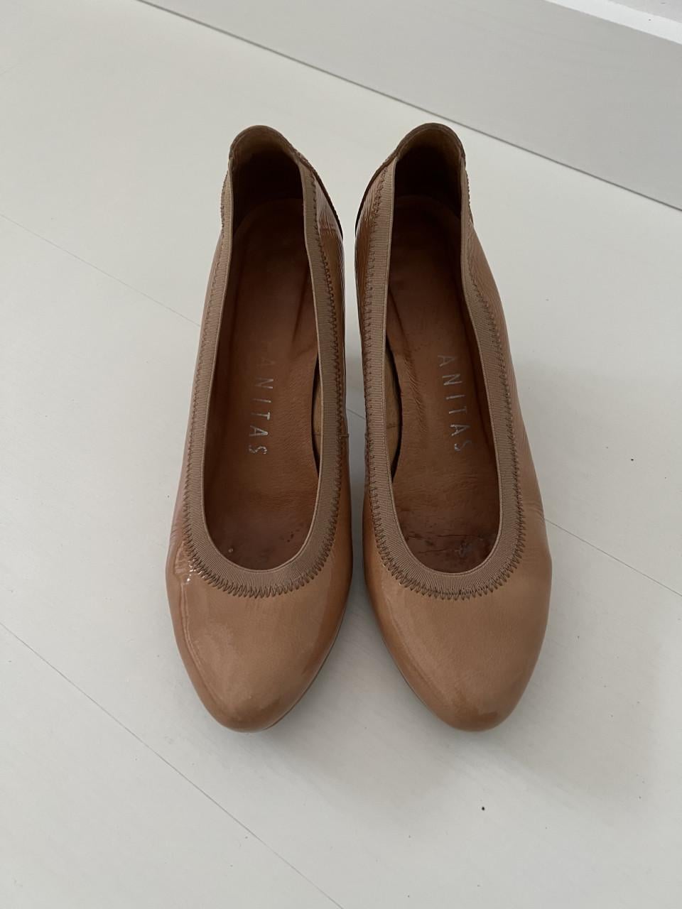 Pumps lakleer kleur nude mt 39