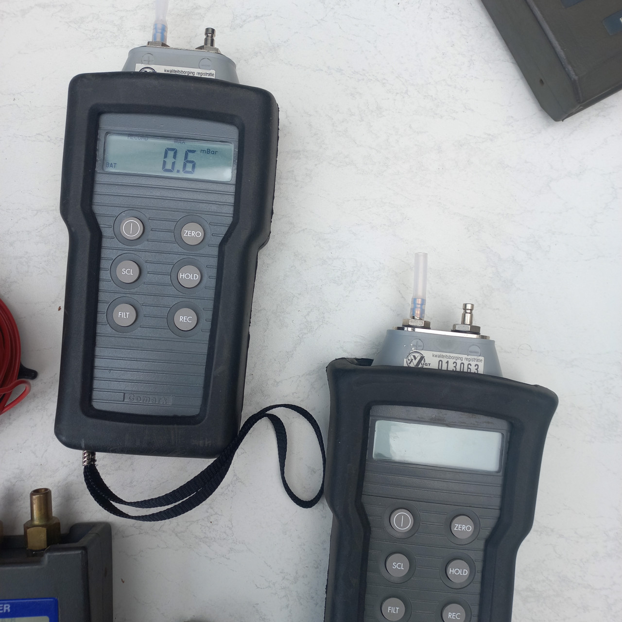 2 x manometers 2x drukmeters.