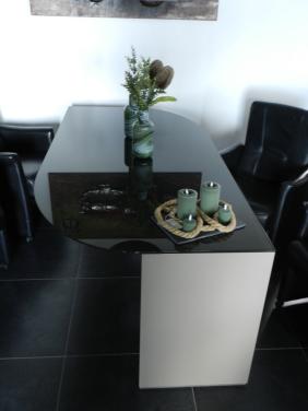 KARAT design eetkamer- en salontafel