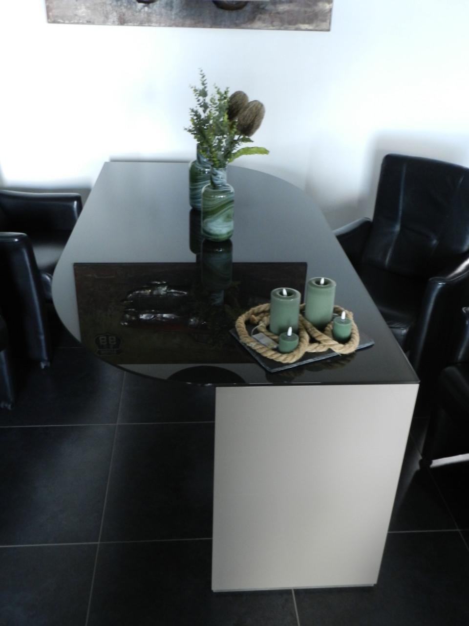 KARAT design eetkamer- en salontafel