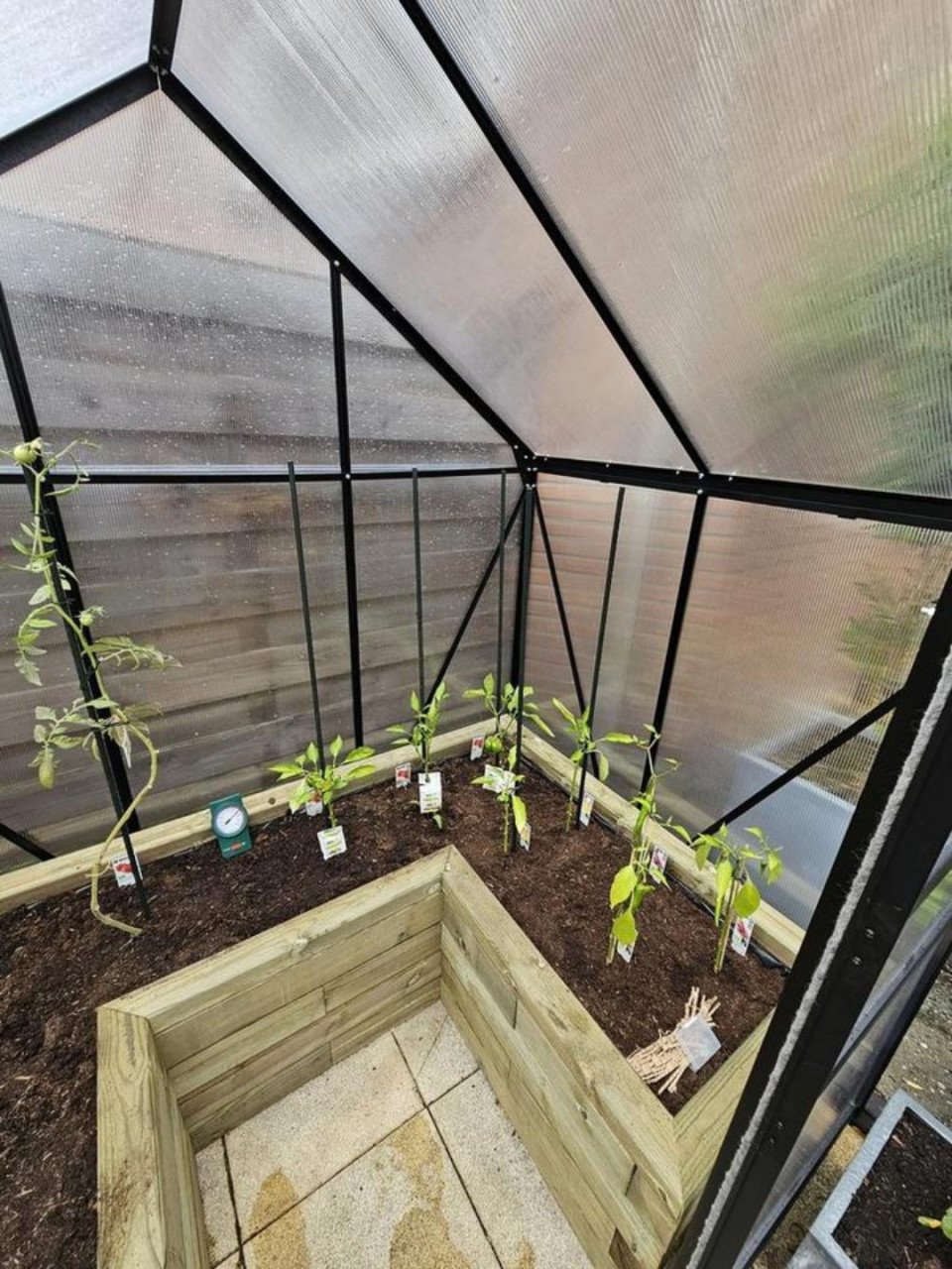 Tuinkas Vitavia comet 2500 en plantenbak van Woodblocx