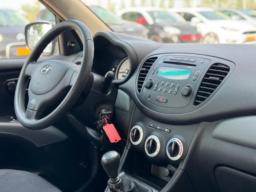 Hyundai I 10 1.1 active orange b.