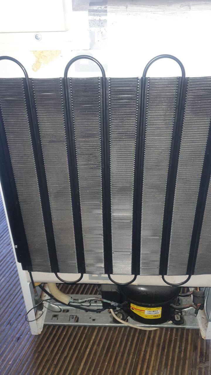 TE KOOP TAFELMODEL DIEPVRIES VAN HET MERK BOSCH