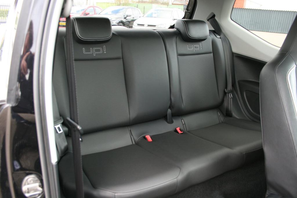 Volkswagen UP! 1.0 high up! black edition bluemotion