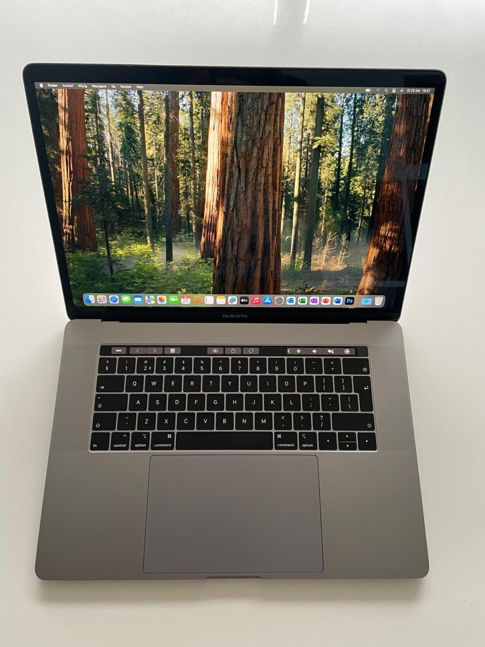 Macbook 15 inch SSD 16GB RAM - Office pakket, Photoshop, Sleeve, etc.