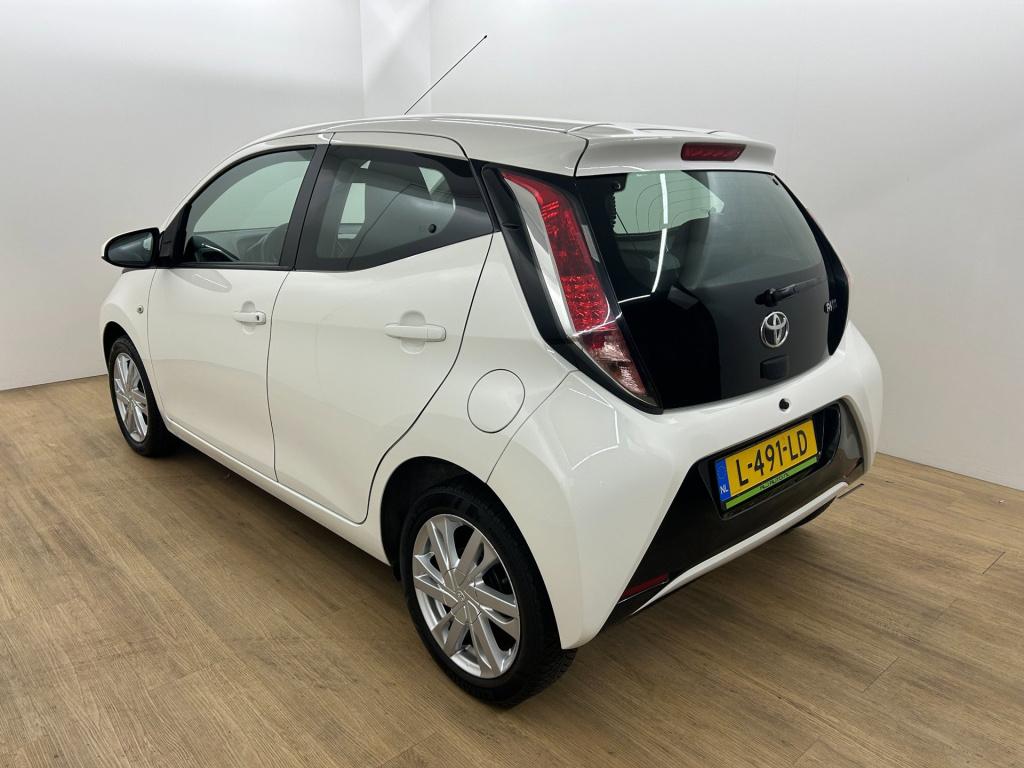 Toyota Aygo occasion 1.0 vvt-i x-play | wit | tweedehands toyota aygo | air