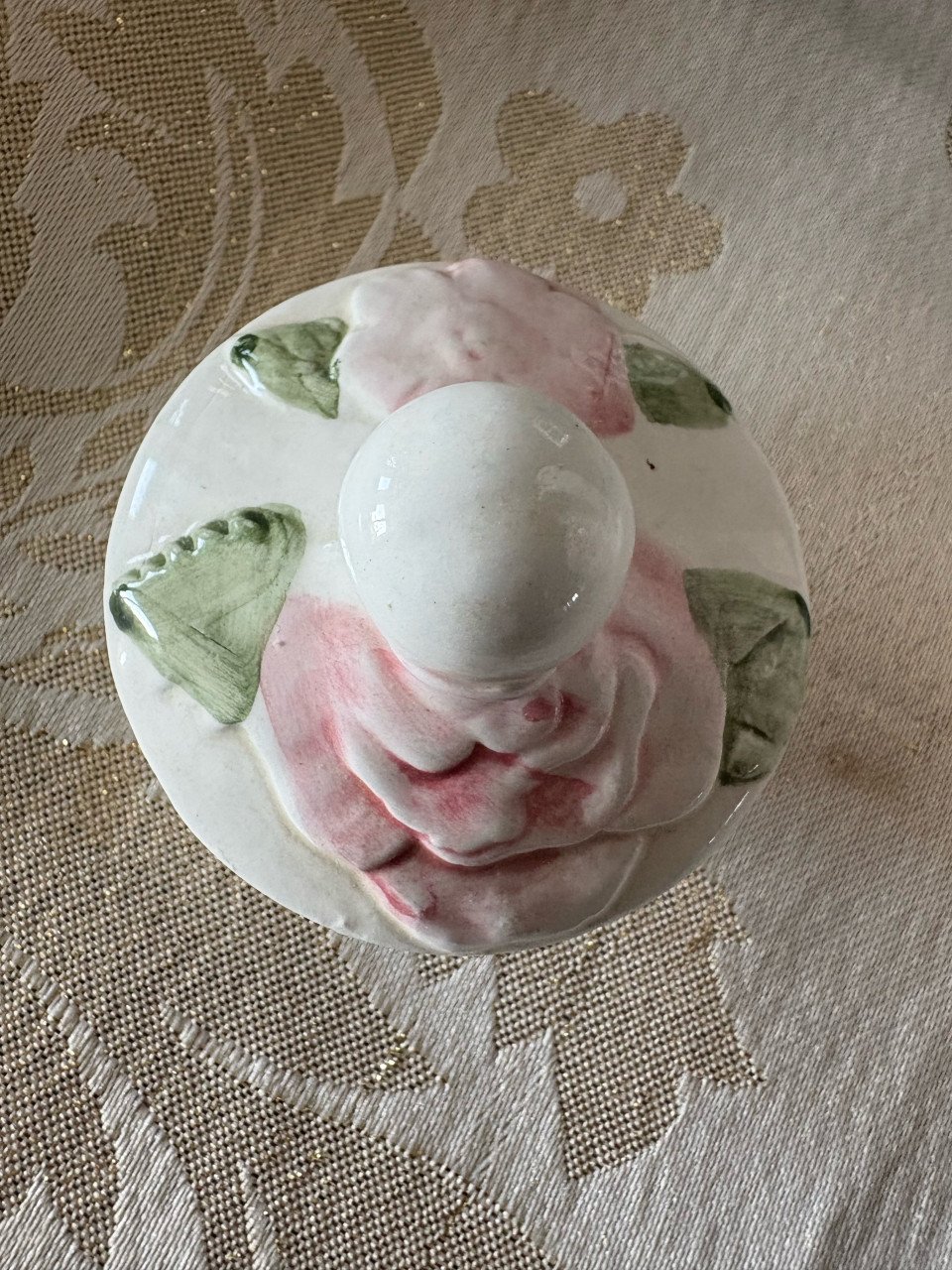 Theepot met rozen-motief 15,-€