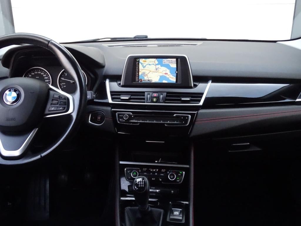 BMW 2-serie active tourer 218i executive | stoelverwarming | navi | bluetoo