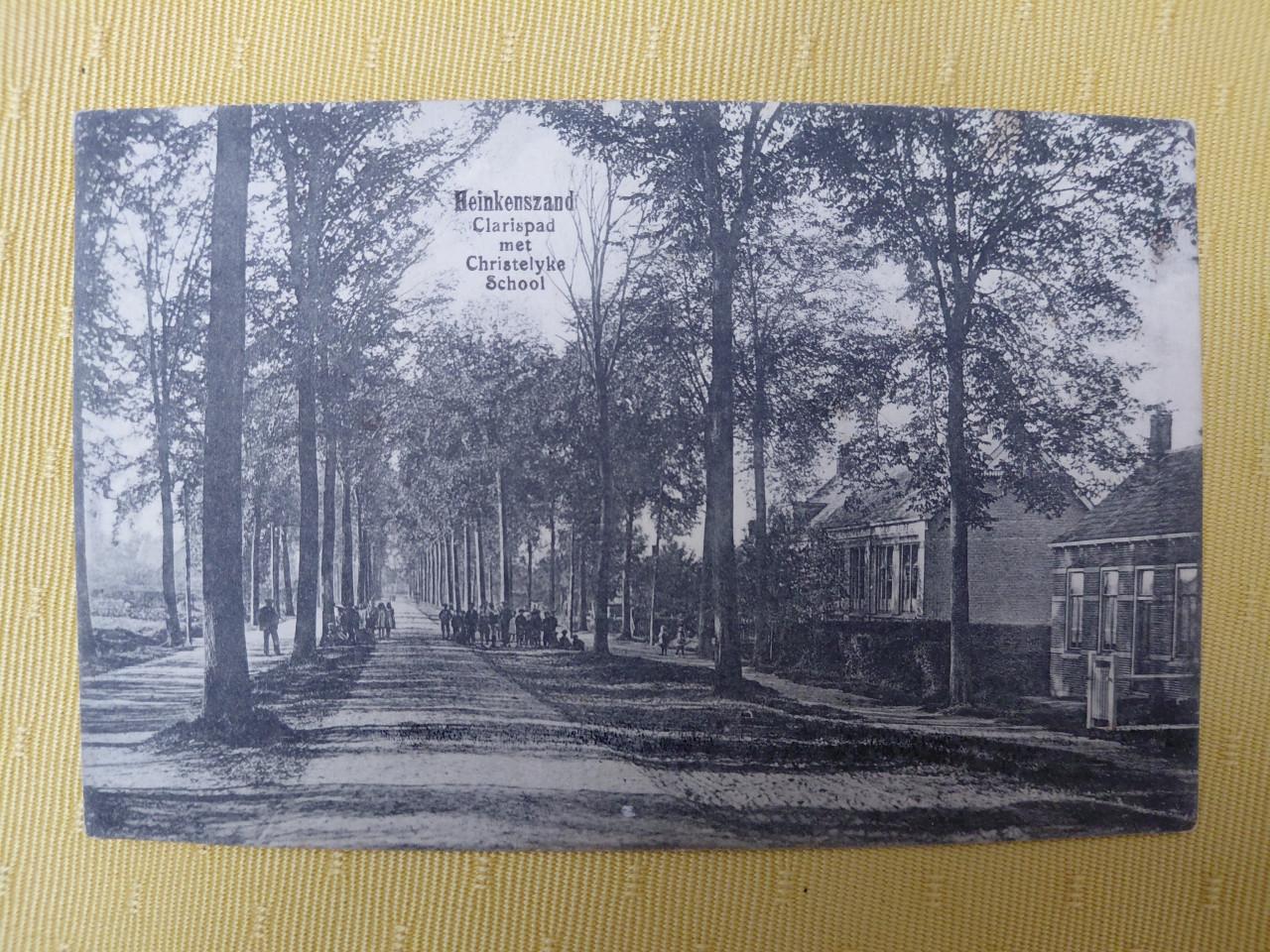 Oude ansichtkaart Heinkenszand, Clarispad Christelyke school