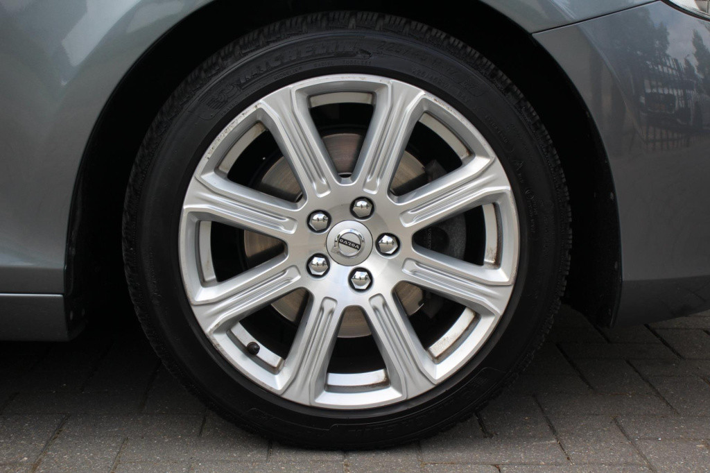 Volvo V40 2.0 t2 inscription - 122pk - leder - 17inch - navi - full led - c