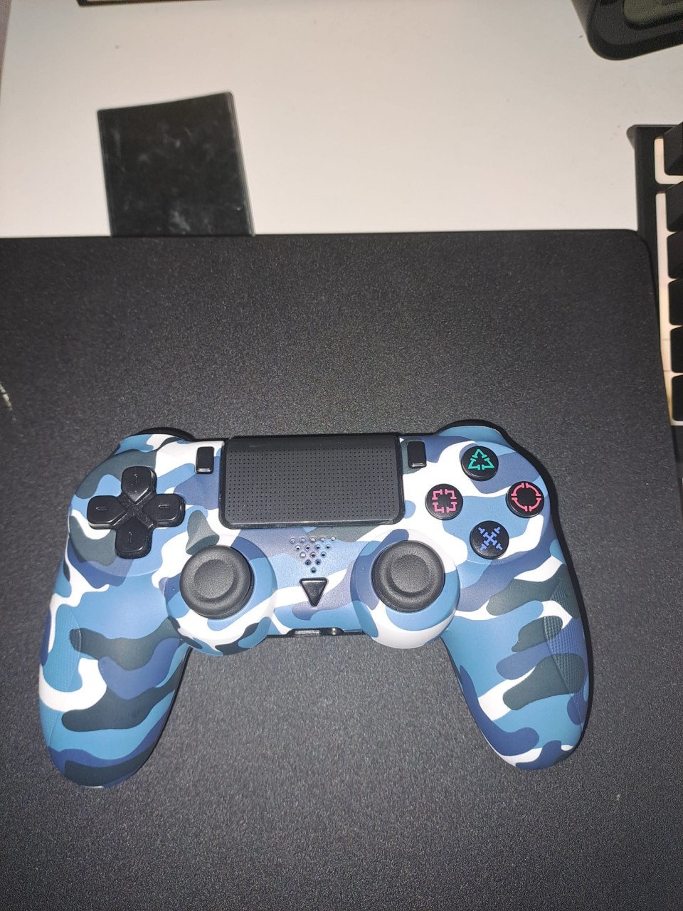 Playstation 4, controller en evt monitor erbij.