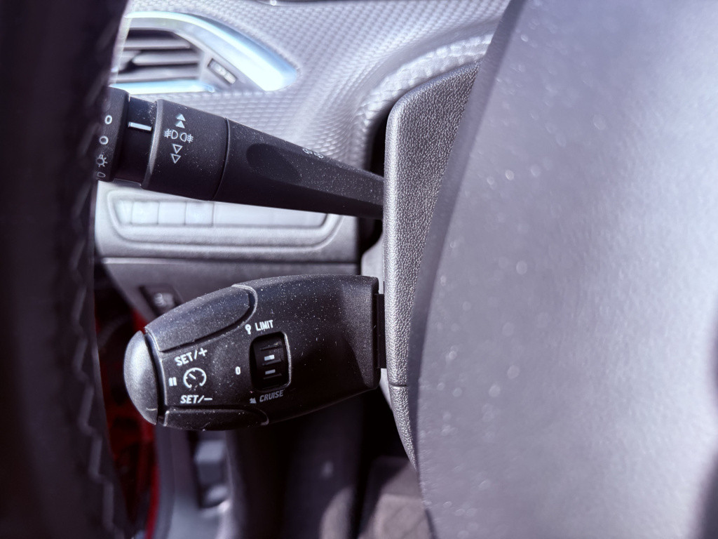 Peugeot 2008 1.2i automaat puretech allure 5-drs