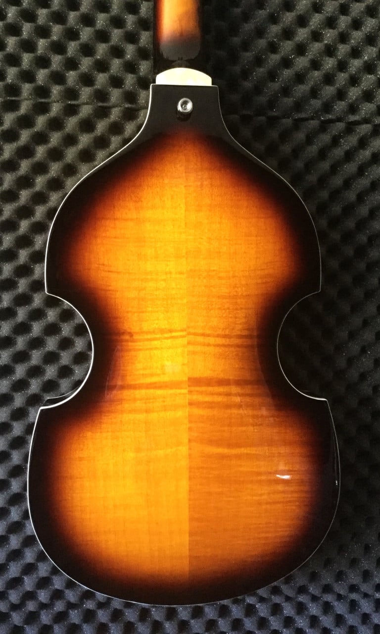 Höfner 4-snarige vioolbasgitaar + bijpassende gitaarkoffer