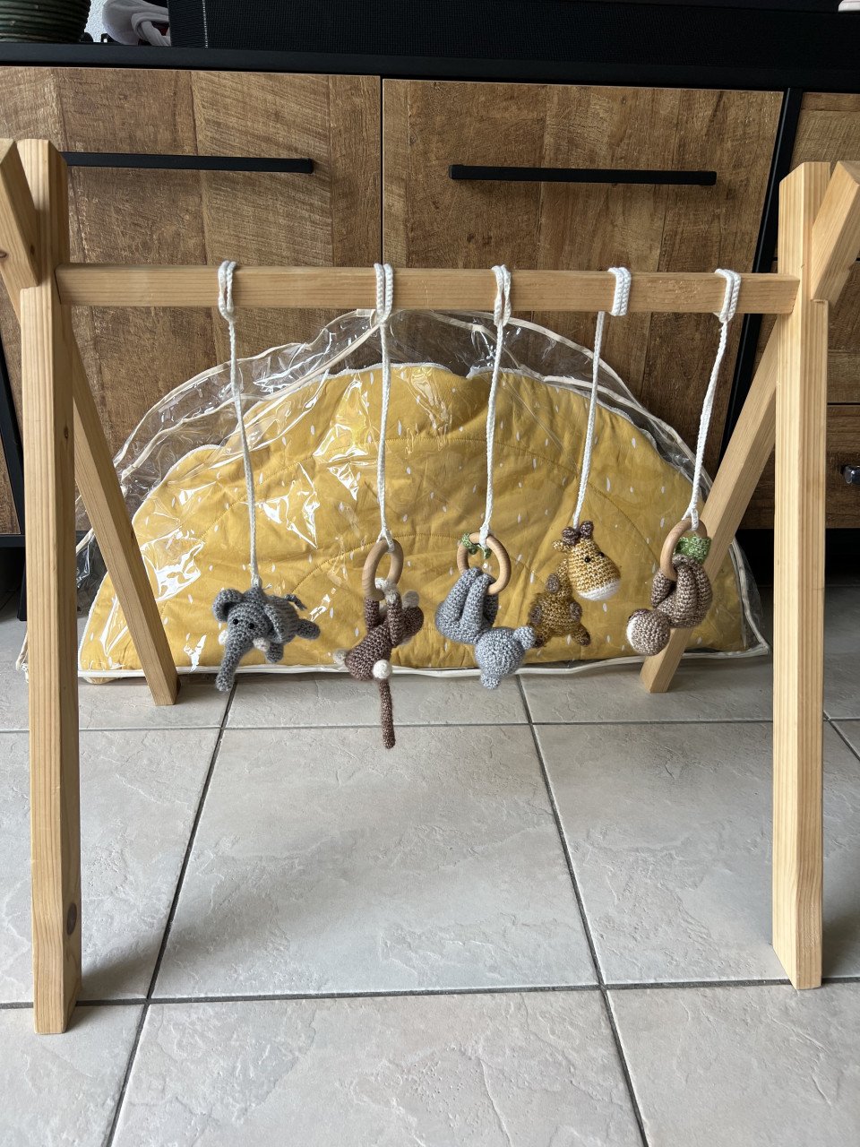 Houten Babygym met Leeuw speelmat van Trixie